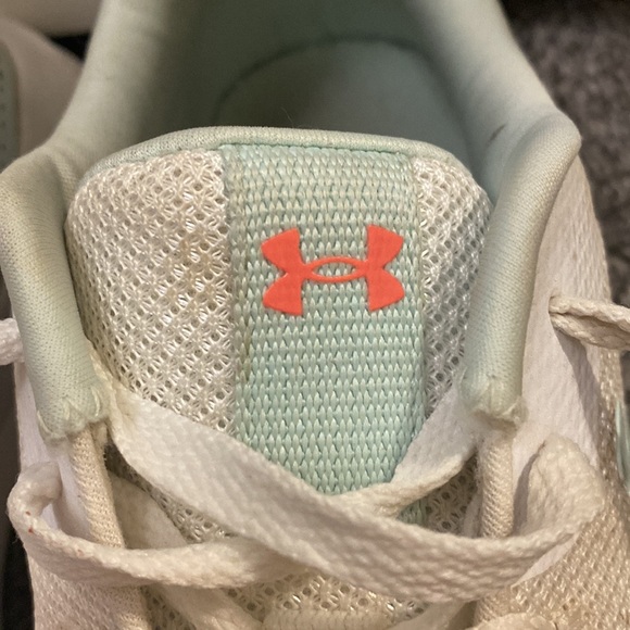 Under armour tennis shoes - Picture 2 of 6